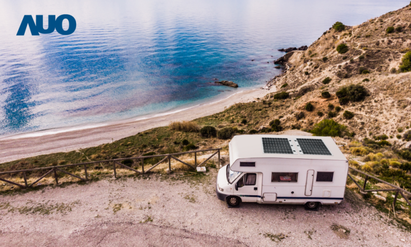 「可撓輕量化太陽光電板SunCurva」使用輕量特殊耐候型複合板取代傳統太陽能板的玻璃前板，不僅降低70%重量，每米平方僅3Kg；具有抗衝擊性能及通過電磁相容性測試，可應用於交通運輸工具，如露營車、遊艇等